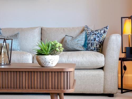 Pass The Keys A Luxurious Apartment With Secure Gated Parking