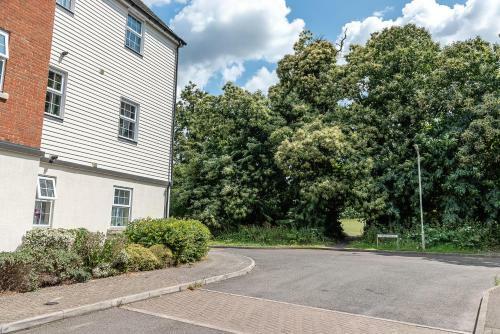 The Sky View-elegant Two Bedroom Family Apartment