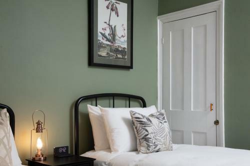 The Victorian Getaway - Central