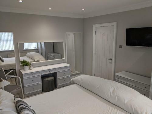 Castleshaw Holiday Home