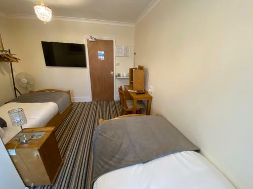 Hostal Four Seasons Guest House