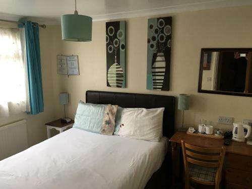 Hostal Four Seasons Guest House