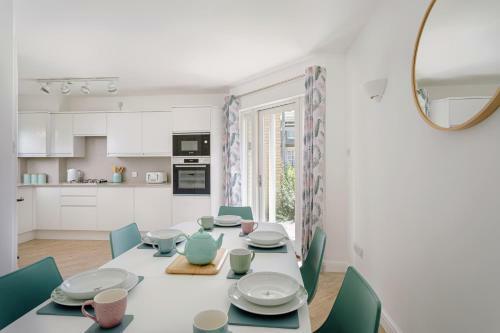 2 Bedroom City Centre Townhouse - With Parking