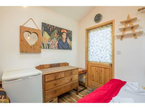 Hostal Pass The Keys Quirky Cabin In Cambridge