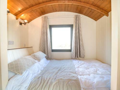 Forton House Shepherds Hut 2