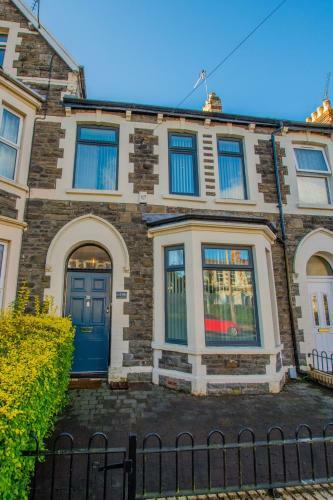 Riverside City Centre House With Hot Tub And Pool Table - Great For Groups!