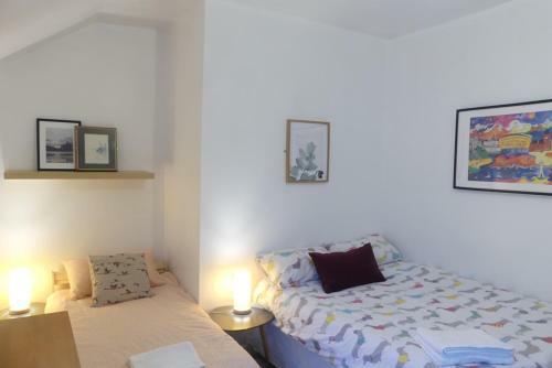 Apartamento Space For Up To 8 + 10 Mins From Centre + Parking!