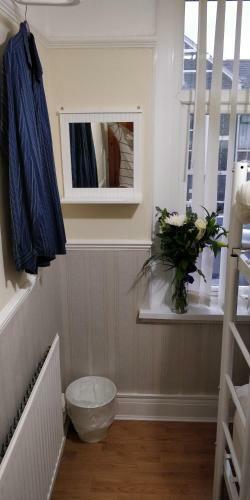 Hostal Extensive & Comfortable House, Central Cardiff