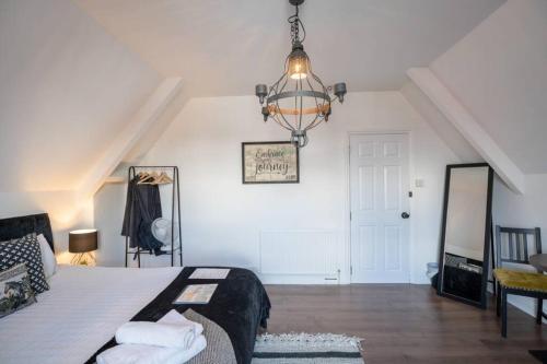Phenix Central - Huge 3 Bed, Super Equipped Apartment.