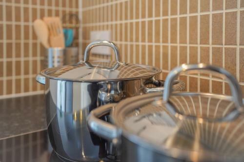 Rowsby Court - Stylish Apartment With Private Parking