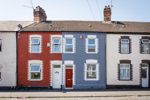 Free Parking - Comfy 3bed House - 8mins To Centre!