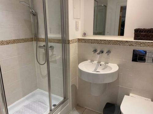 Modern Apartment Near In Cardiff Bay