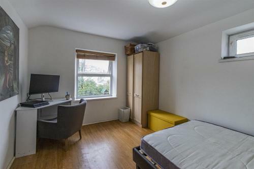 Hostal Millennium Stadium Guest House