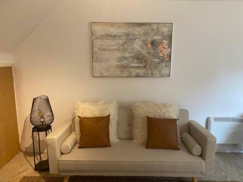 Tastefully Decorated 2 Bedroom Duplex Apartment.