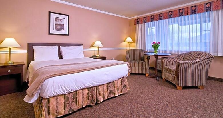 Hotel Kelowna Inn & Suites