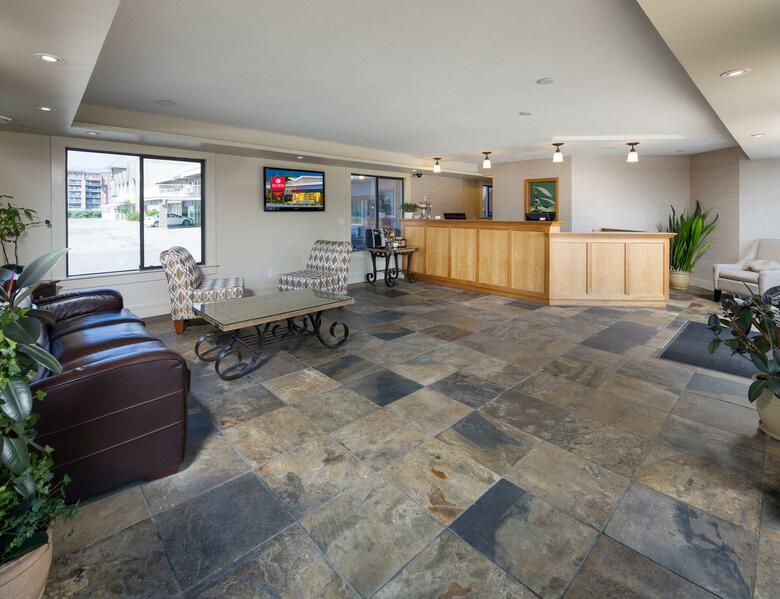 Hotel Kelowna Inn & Suites