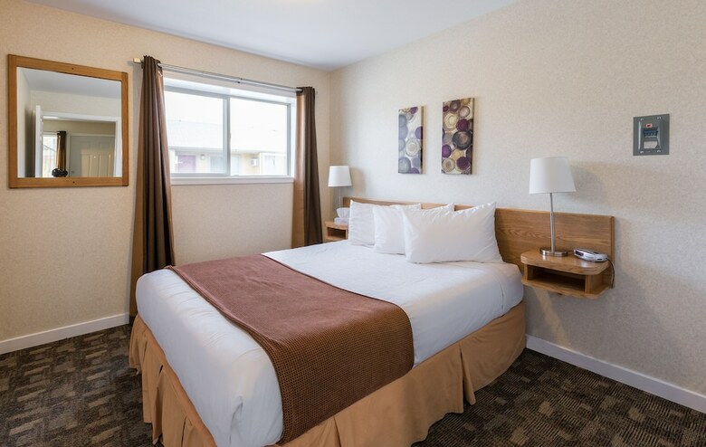 Oasis Inn (formerly Known As Chinook And Oasis Motel)