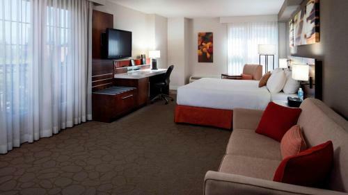 Hotel Delta Grand Okanagan Resort