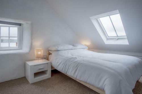 Brook Cottage - 7 Bedroom Cottage - Dale