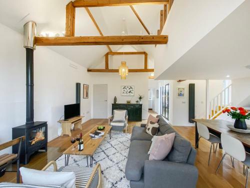 Contemporary Barn Conversion In Rural Suffolk - 4
