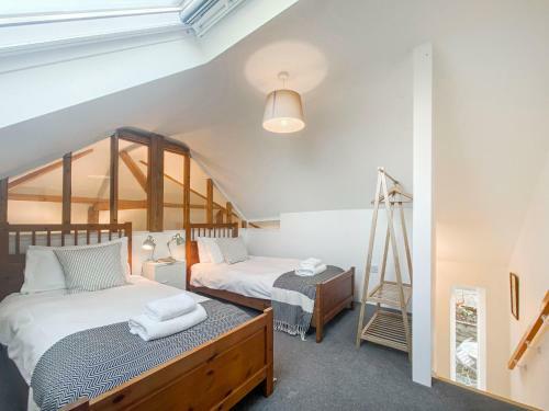 Contemporary Barn Conversion In Rural Suffolk - 4