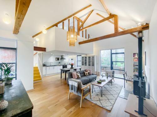 Contemporary Barn Conversion In Rural Suffolk - 4