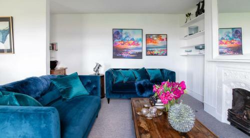 Tranquil Beachfront Beautiful 2-bed Apartment