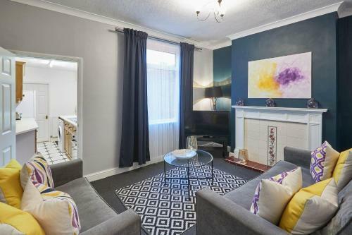 Eskdale House 3 Or 4 Bed Setup And Sofa Workstays Uk