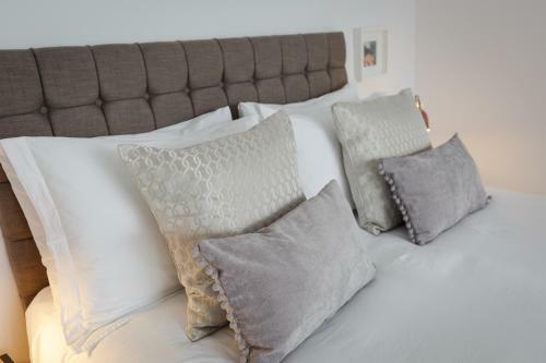 Dollar Apartments-41 Bridge Street