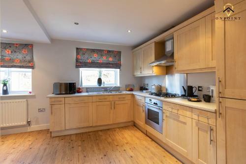 ?onpoint -large 3 Bedroom House With 2x Parking!?