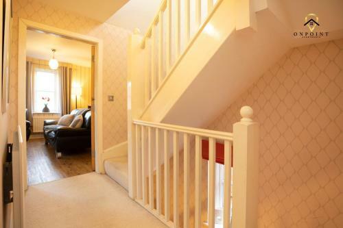 ?onpoint -large 3 Bedroom House With 2x Parking!?