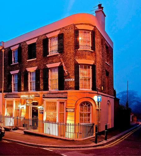 Hostal Number One Guesthouse