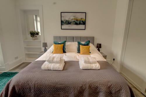 Bright And Stylish One Bedroom Apartment