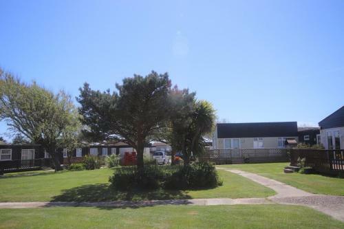 7a Medmerry Park 2 Bedroom Chalet - No Manual Workers Allowed