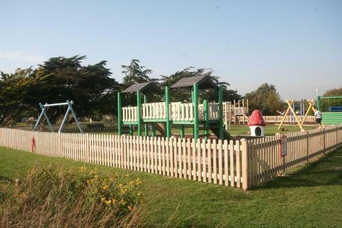 43d Medmerry Park 2 Bedroom Chalet - No Manual Workers Allowed