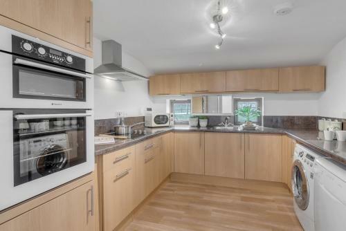 2-bedroom Holiday Home With Parking