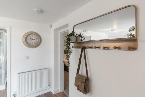 2-bedroom Holiday Home With Parking