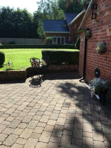 Crossways Self-catering Cottage - Self Contained