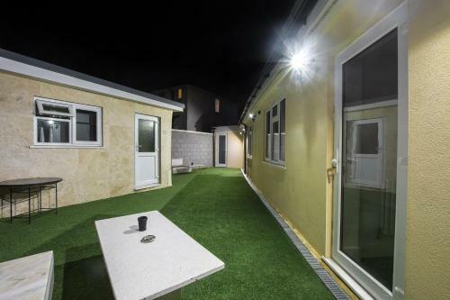 Hostal Ta House