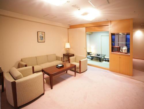 Hotel Parens Onoya