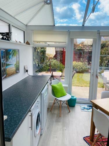 Stunning Seafront House With Garden And Private Parking