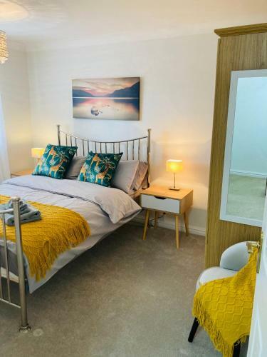 Stunning Seafront House With Garden And Private Parking
