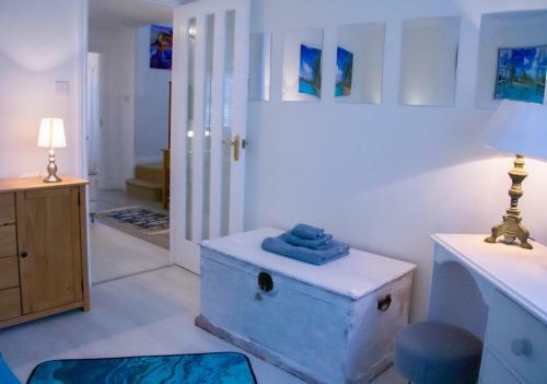 Stunning Seafront House With Garden And Private Parking