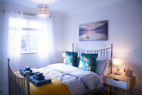 Stunning Seafront House With Garden And Private Parking