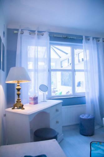 Stunning Seafront House With Garden And Private Parking