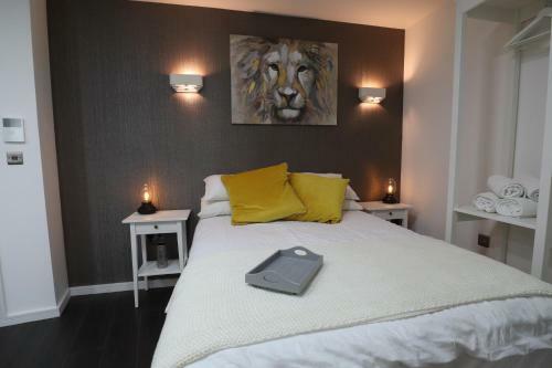 Crescent Apartment