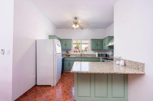 Secluded Recent Remodelled 6-bedroom Villa With Pool