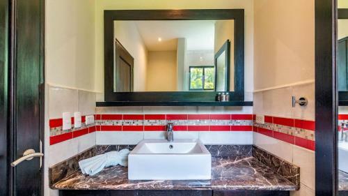 Casa Ironbark, Potrero Huge 2-bedroom Home With Pool