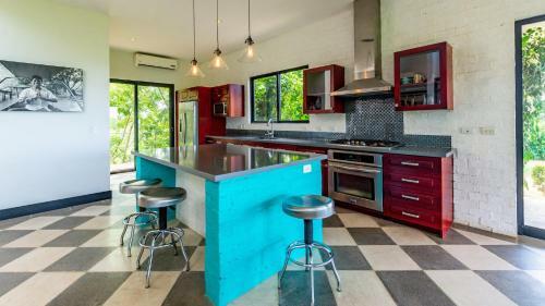 Casa Ironbark, Potrero Huge 2-bedroom Home With Pool