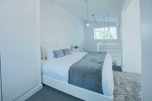 Modern Private Gated Luxury Home Getaway